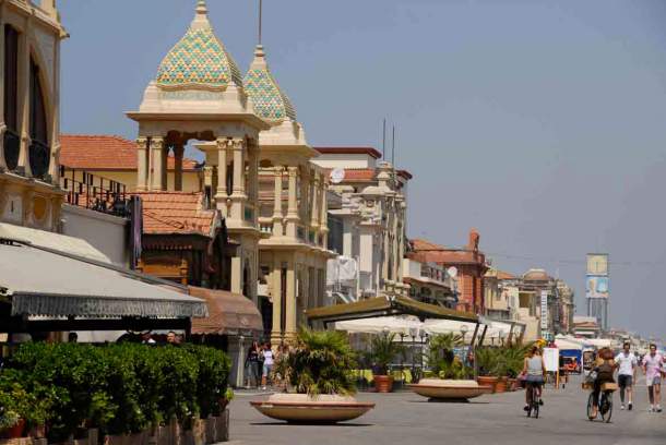 Viareggio - the promenade