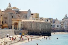 La spiaggia a due passi dalla scuola